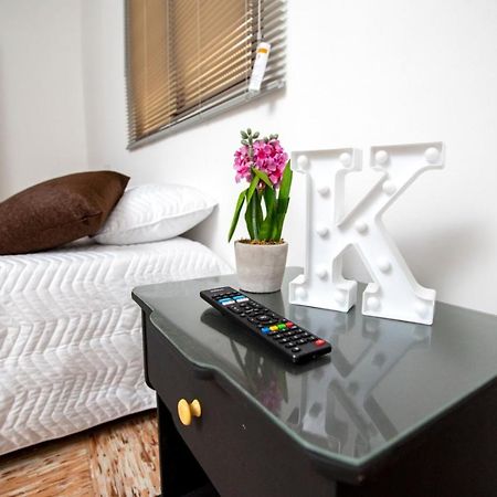 Komodo Alojamiento- Hostal Autoservicio, Ubicado Cerca Al Centro Historico - Bano Privado, Wifi , Cama 2X2 Y Agua Caliente Y Cocina Compartida ポパヤン エクステリア 写真