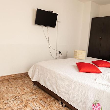 Komodo Alojamiento- Hostal Autoservicio, Ubicado Cerca Al Centro Historico - Bano Privado, Wifi , Cama 2X2 Y Agua Caliente Y Cocina Compartida ポパヤン エクステリア 写真