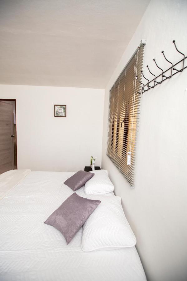 Komodo Alojamiento- Hostal Autoservicio, Ubicado Cerca Al Centro Historico - Bano Privado, Wifi , Cama 2X2 Y Agua Caliente Y Cocina Compartida ポパヤン エクステリア 写真