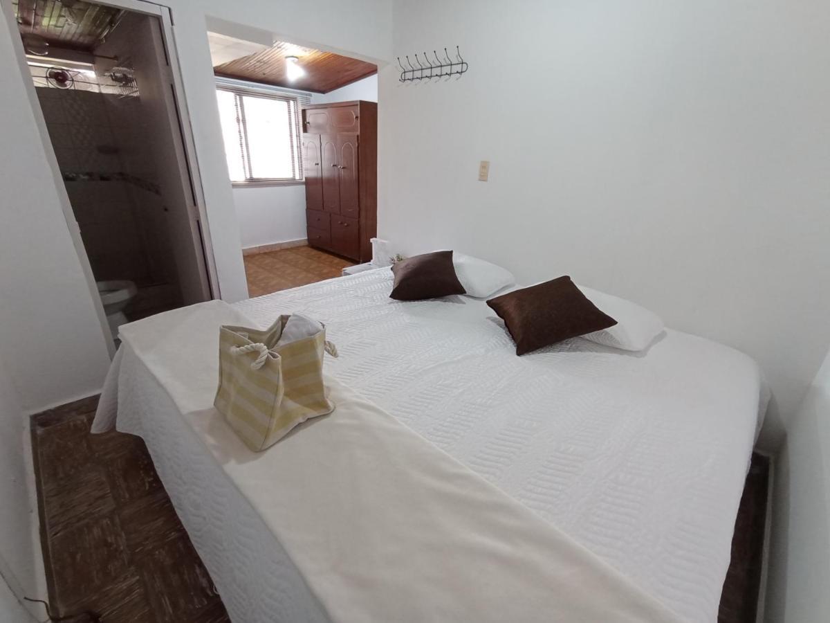 Komodo Alojamiento- Hostal Autoservicio - Ubicado Muy Cerca Al Centro Historico -Habitaciones Con Bano Privado, Wifi , Cama 2X2 ポパヤン エクステリア 写真