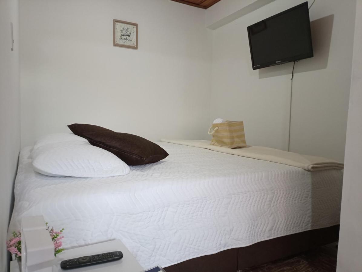 Komodo Alojamiento- Hostal Autoservicio, Ubicado Cerca Al Centro Historico - Bano Privado, Wifi , Cama 2X2 Y Agua Caliente Y Cocina Compartida ポパヤン エクステリア 写真