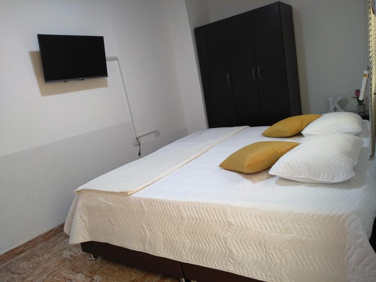 Komodo Alojamiento- Hostal Autoservicio - Ubicado Muy Cerca Al Centro Historico -Habitaciones Con Bano Privado, Wifi , Cama 2X2 ポパヤン エクステリア 写真