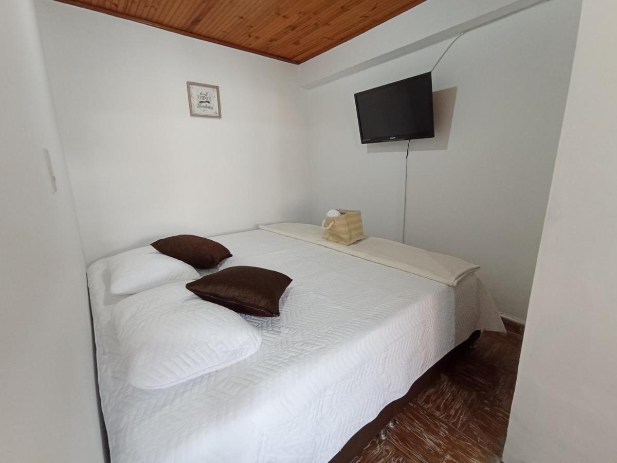 Komodo Alojamiento- Hostal Autoservicio, Ubicado Cerca Al Centro Historico - Bano Privado, Wifi , Cama 2X2 Y Agua Caliente Y Cocina Compartida ポパヤン エクステリア 写真