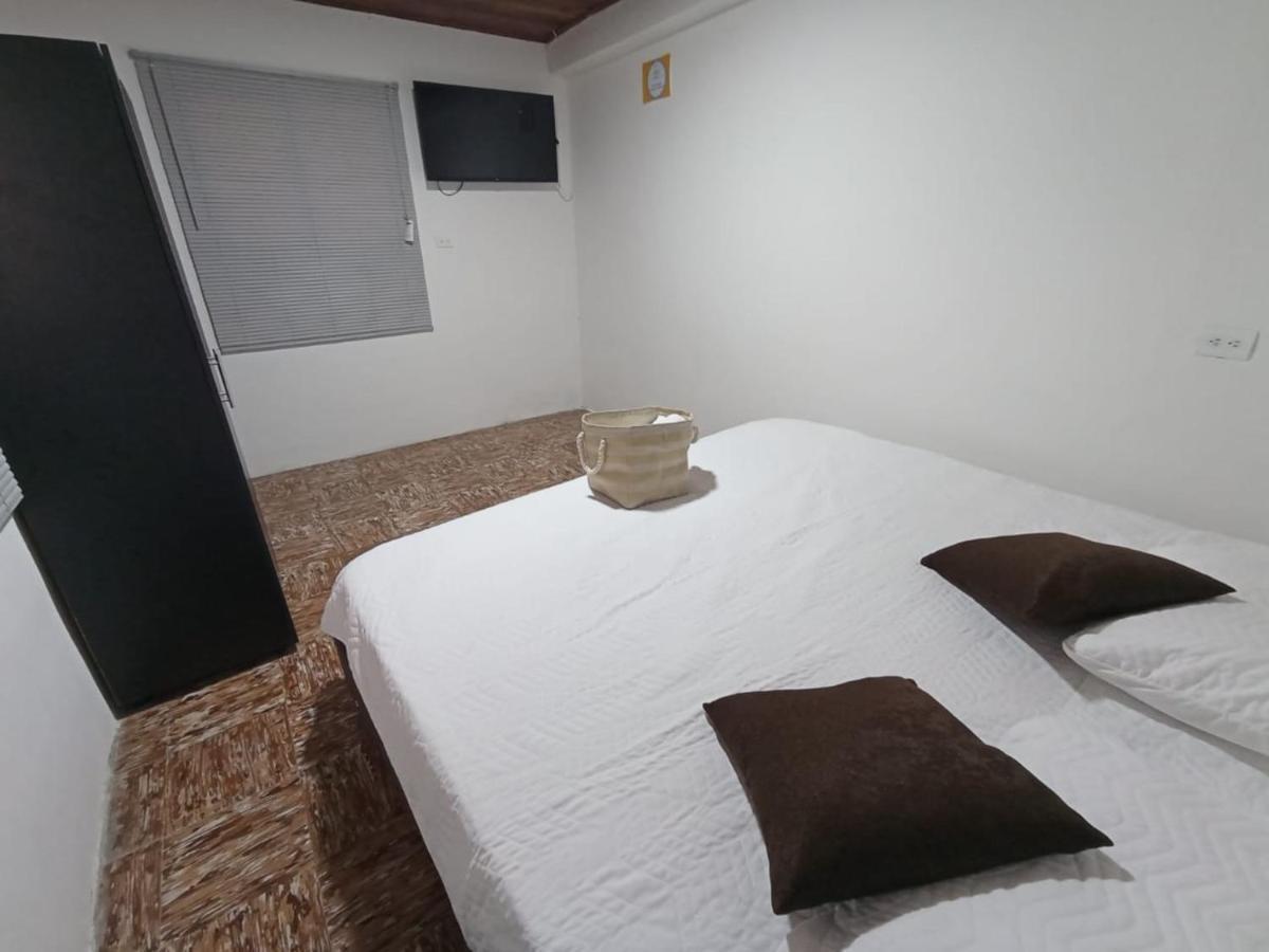 Komodo Alojamiento- Hostal Autoservicio, Ubicado Cerca Al Centro Historico - Bano Privado, Wifi , Cama 2X2 Y Agua Caliente Y Cocina Compartida ポパヤン エクステリア 写真