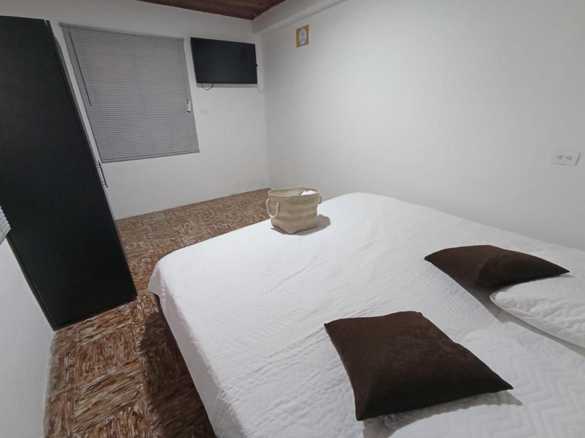 Komodo Alojamiento- Hostal Autoservicio - Ubicado Muy Cerca Al Centro Historico -Habitaciones Con Bano Privado, Wifi , Cama 2X2 ポパヤン エクステリア 写真