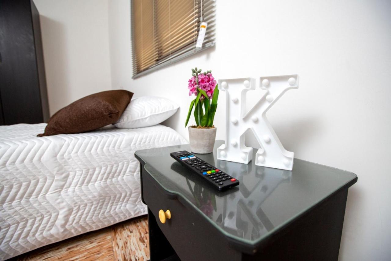 Komodo Alojamiento- Hostal Autoservicio, Ubicado Cerca Al Centro Historico - Bano Privado, Wifi , Cama 2X2 Y Agua Caliente Y Cocina Compartida ポパヤン エクステリア 写真