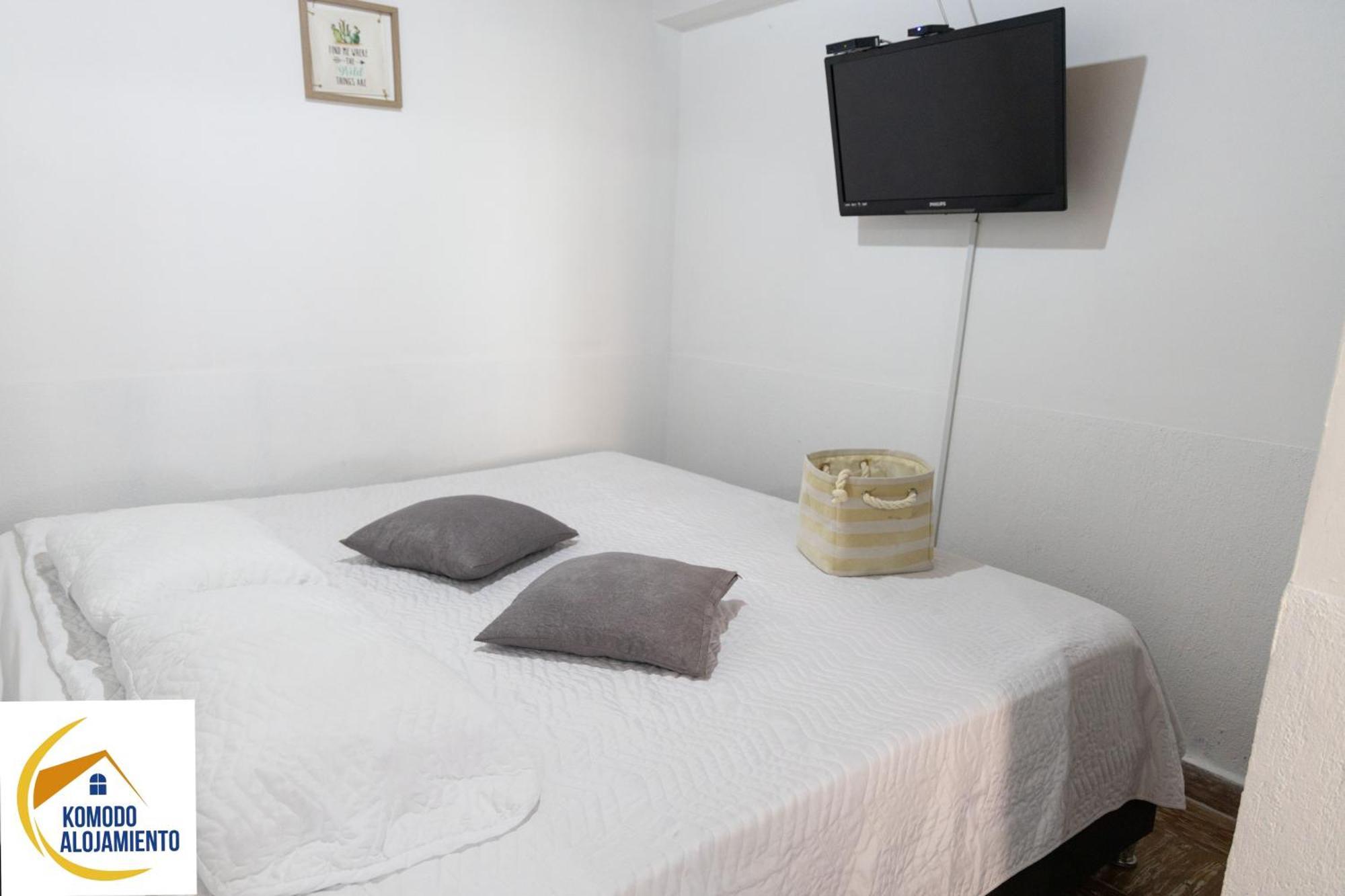 Komodo Alojamiento- Hostal Autoservicio, Ubicado Cerca Al Centro Historico - Bano Privado, Wifi , Cama 2X2 Y Agua Caliente Y Cocina Compartida ポパヤン エクステリア 写真