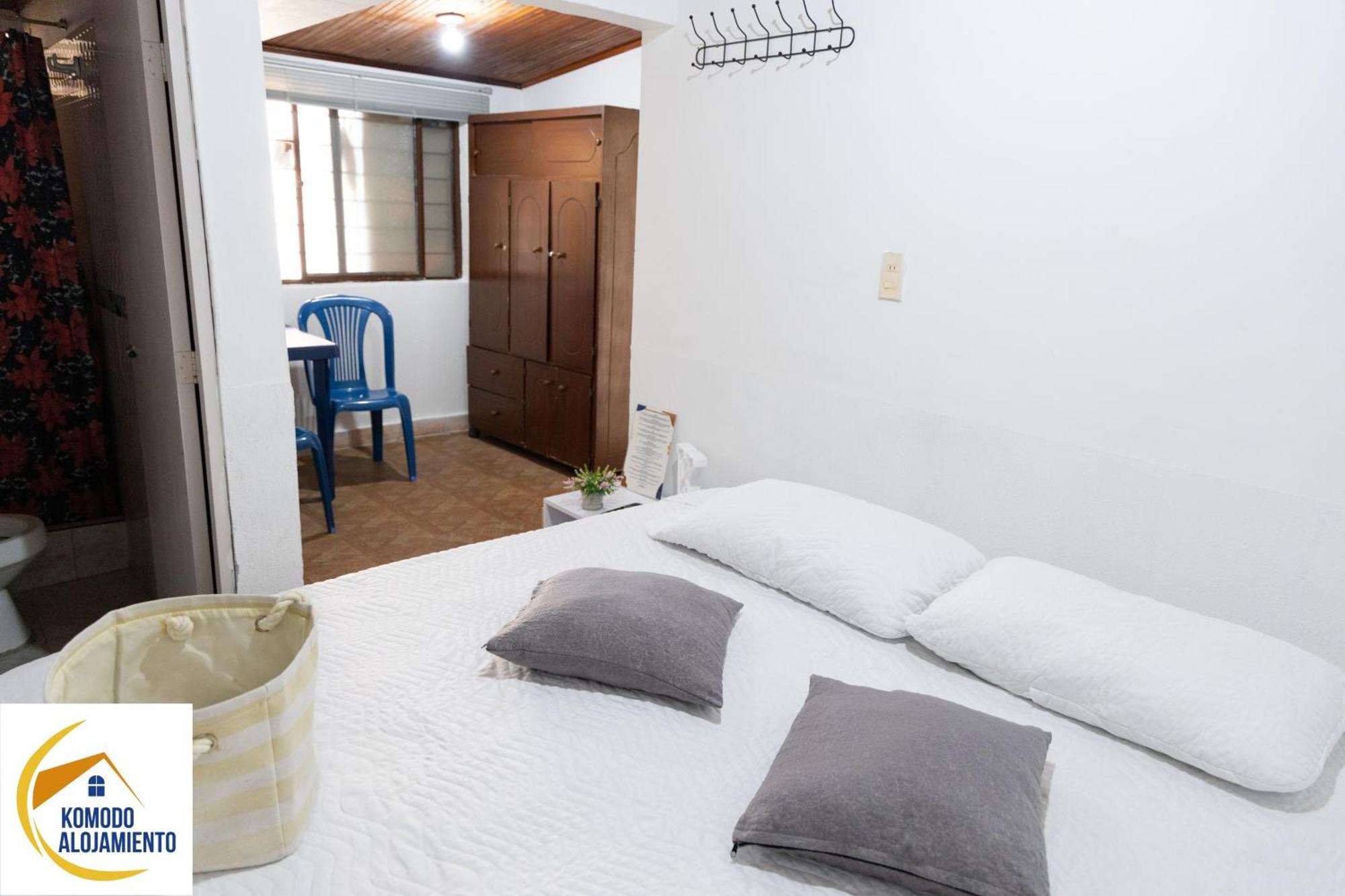 Komodo Alojamiento- Hostal Autoservicio - Ubicado Muy Cerca Al Centro Historico -Habitaciones Con Bano Privado, Wifi , Cama 2X2 ポパヤン エクステリア 写真