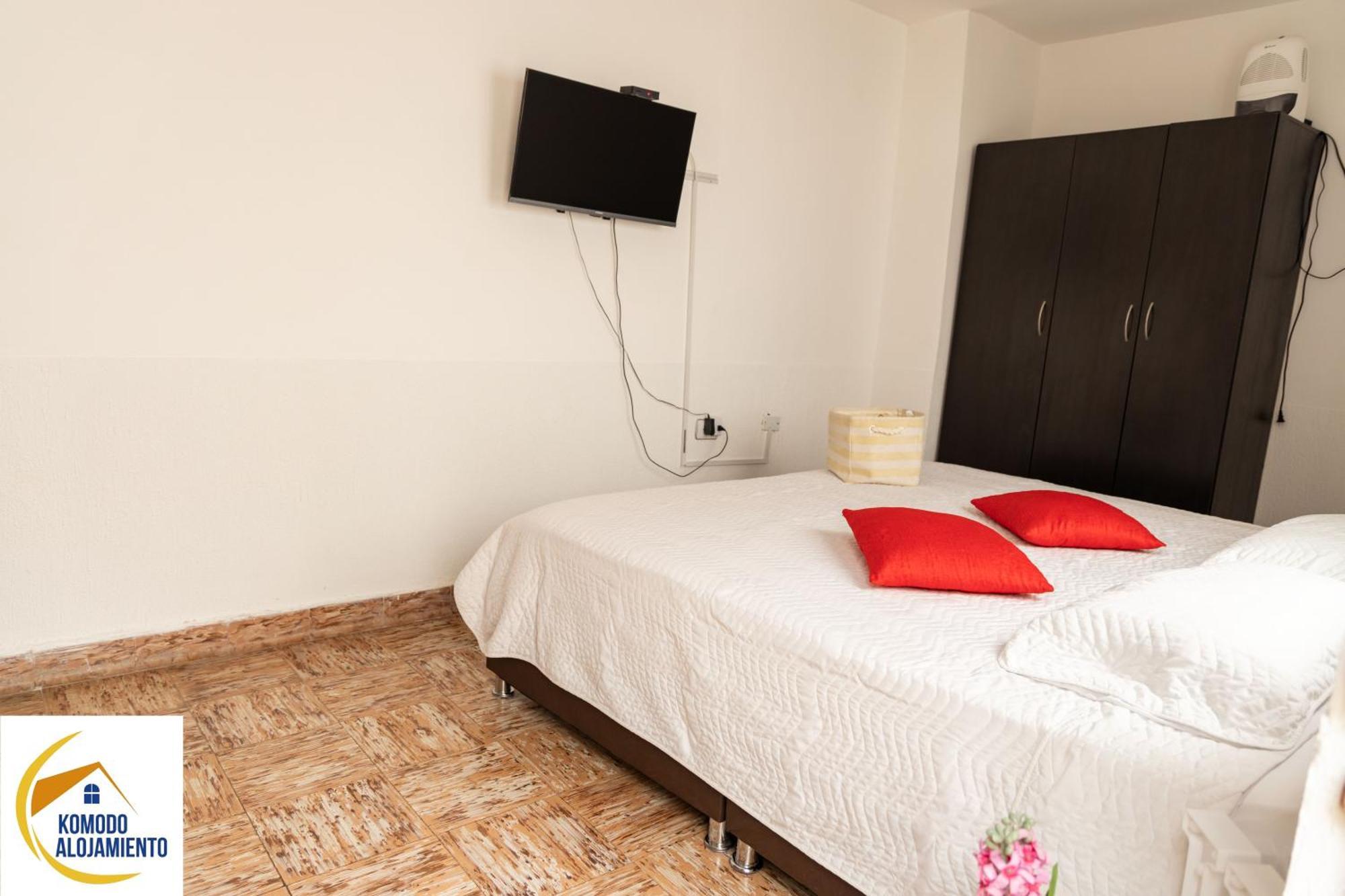 Komodo Alojamiento- Hostal Autoservicio, Ubicado Cerca Al Centro Historico - Bano Privado, Wifi , Cama 2X2 Y Agua Caliente Y Cocina Compartida ポパヤン エクステリア 写真
