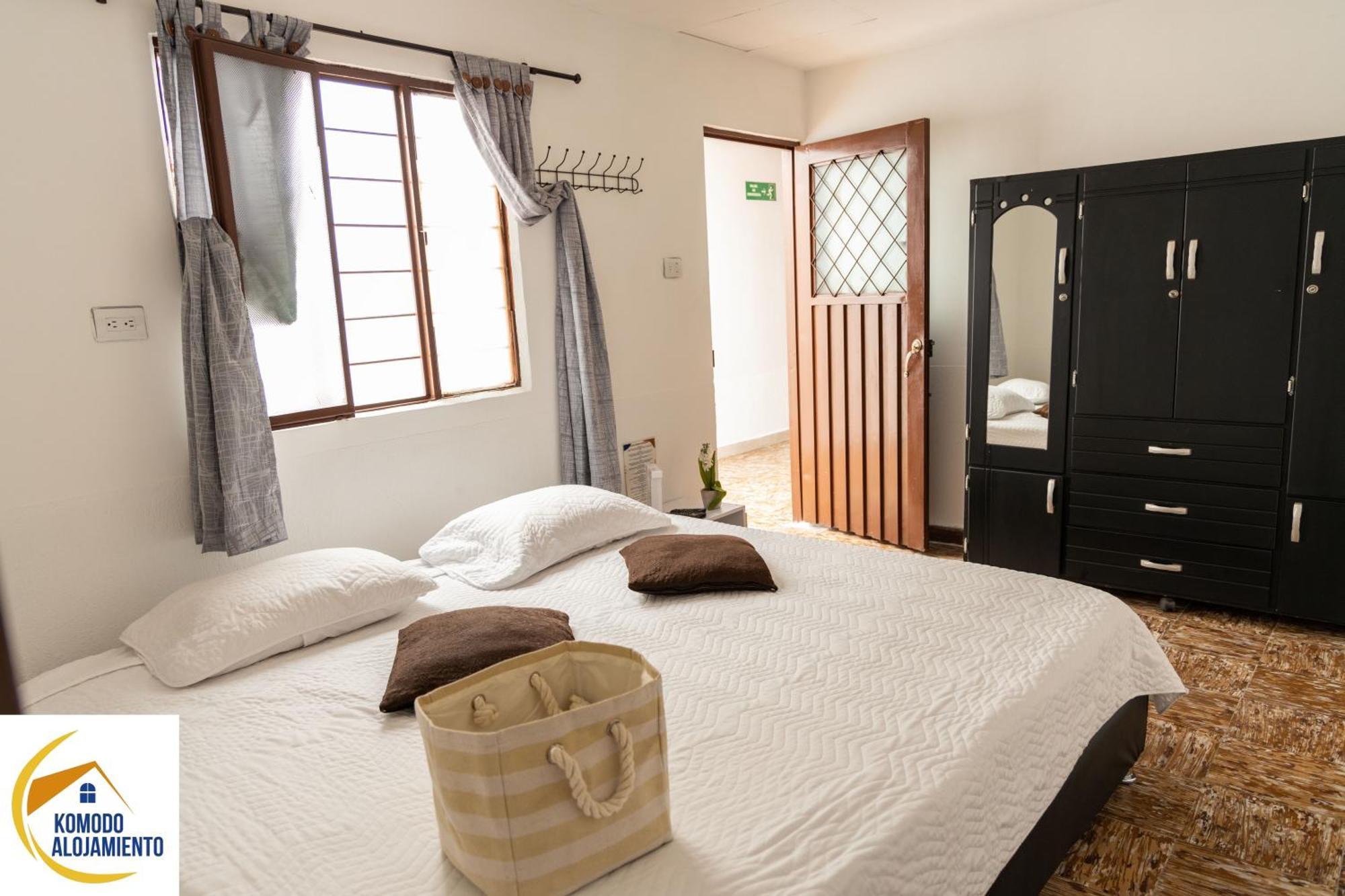 Komodo Alojamiento- Hostal Autoservicio, Ubicado Cerca Al Centro Historico - Bano Privado, Wifi , Cama 2X2 Y Agua Caliente Y Cocina Compartida ポパヤン エクステリア 写真