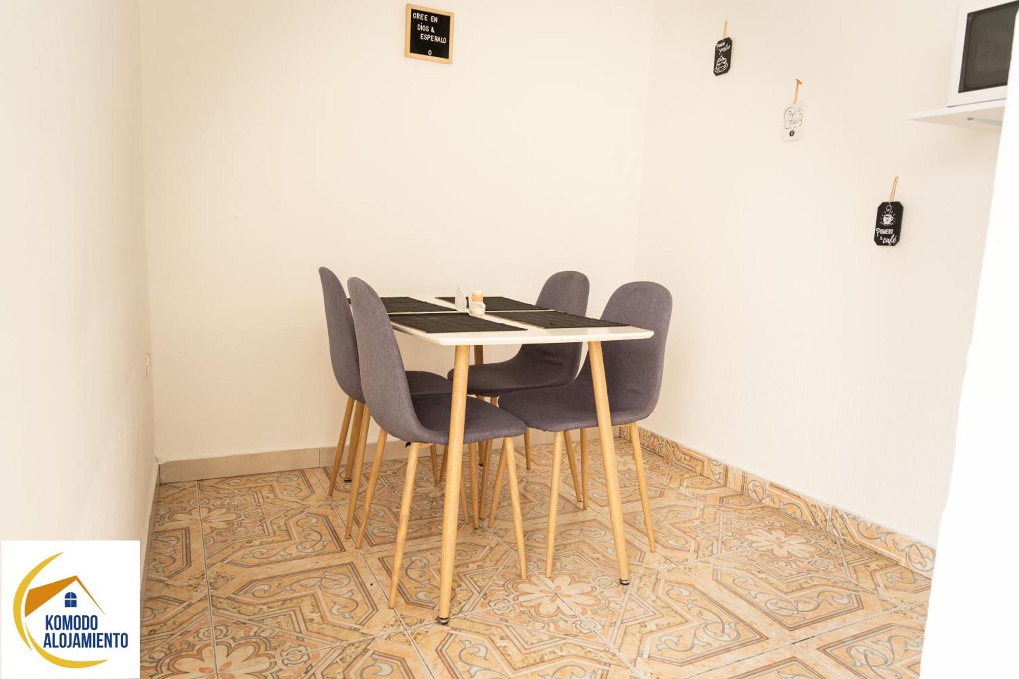 Komodo Alojamiento- Hostal Autoservicio, Ubicado Cerca Al Centro Historico - Bano Privado, Wifi , Cama 2X2 Y Agua Caliente Y Cocina Compartida ポパヤン エクステリア 写真