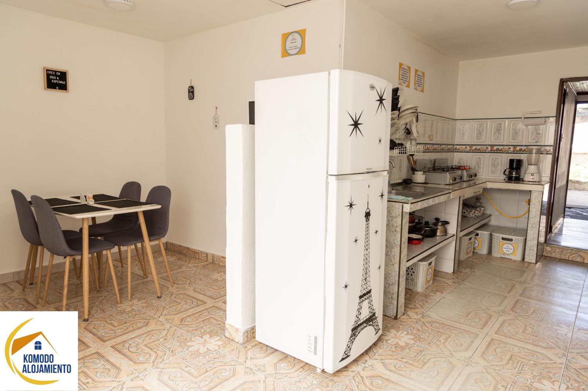 Komodo Alojamiento- Hostal Autoservicio, Ubicado Cerca Al Centro Historico - Bano Privado, Wifi , Cama 2X2 Y Agua Caliente Y Cocina Compartida ポパヤン エクステリア 写真